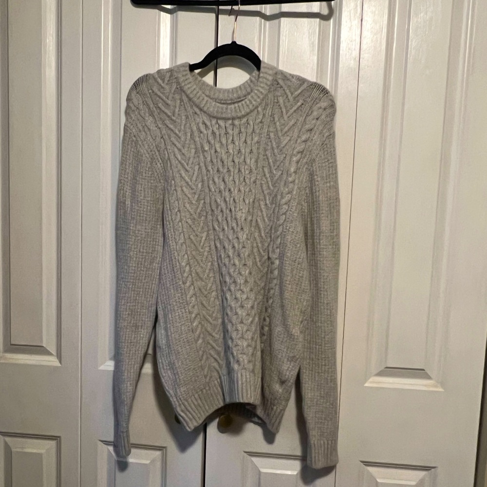 Abercrombie and Fitch crewneck chunky cable knit sweater